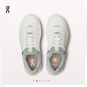 Women’s On running Roger advantage shoe